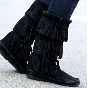 Minnetonka 3-layer suede fringe boot!!! NWT